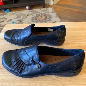 Cobb Hill Loafers Slip On Black Leather Shoes Sz 9.5 see pics light wear insole
